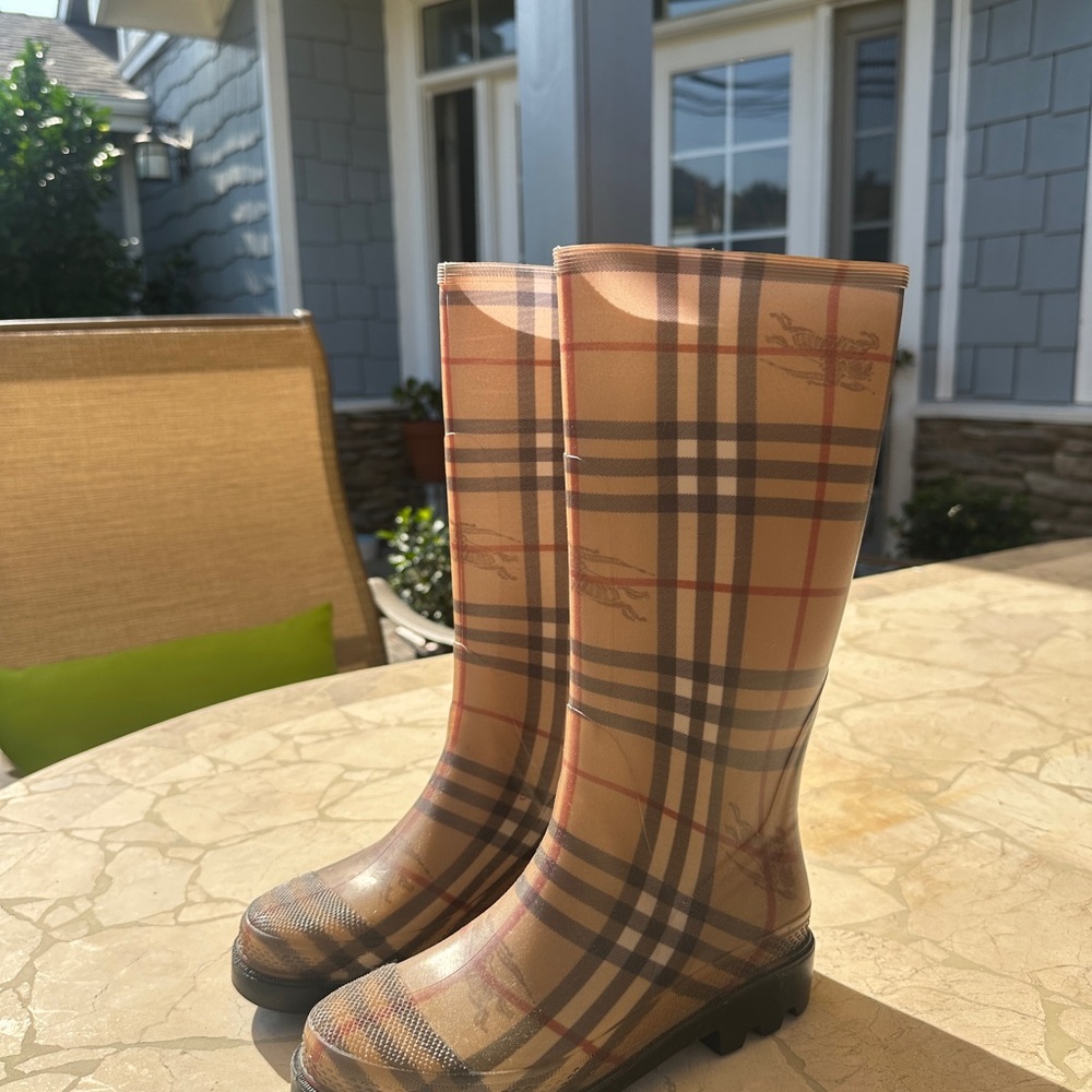 Burberry Beige and Black Checkered Boots used like new